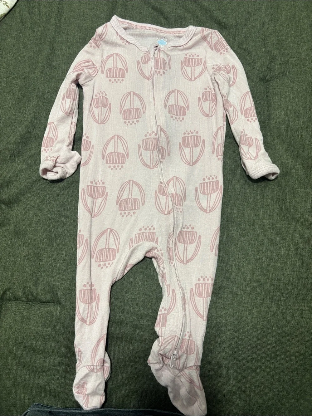 Infant girls lot of 5 sleepers…super soft some new others gently used 0-3 months